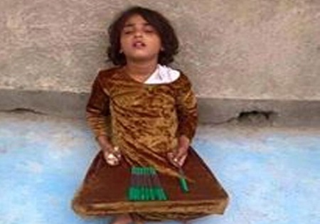 عکسی دردناک از دختربچه دستفروش یمنی