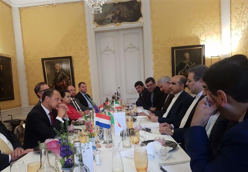 Iranian, Dutch Diplomats Discuss Closer Ties