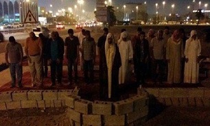 برگزاری نماز توسط شیعیان بحرین در خرابه های مسجد العلویات