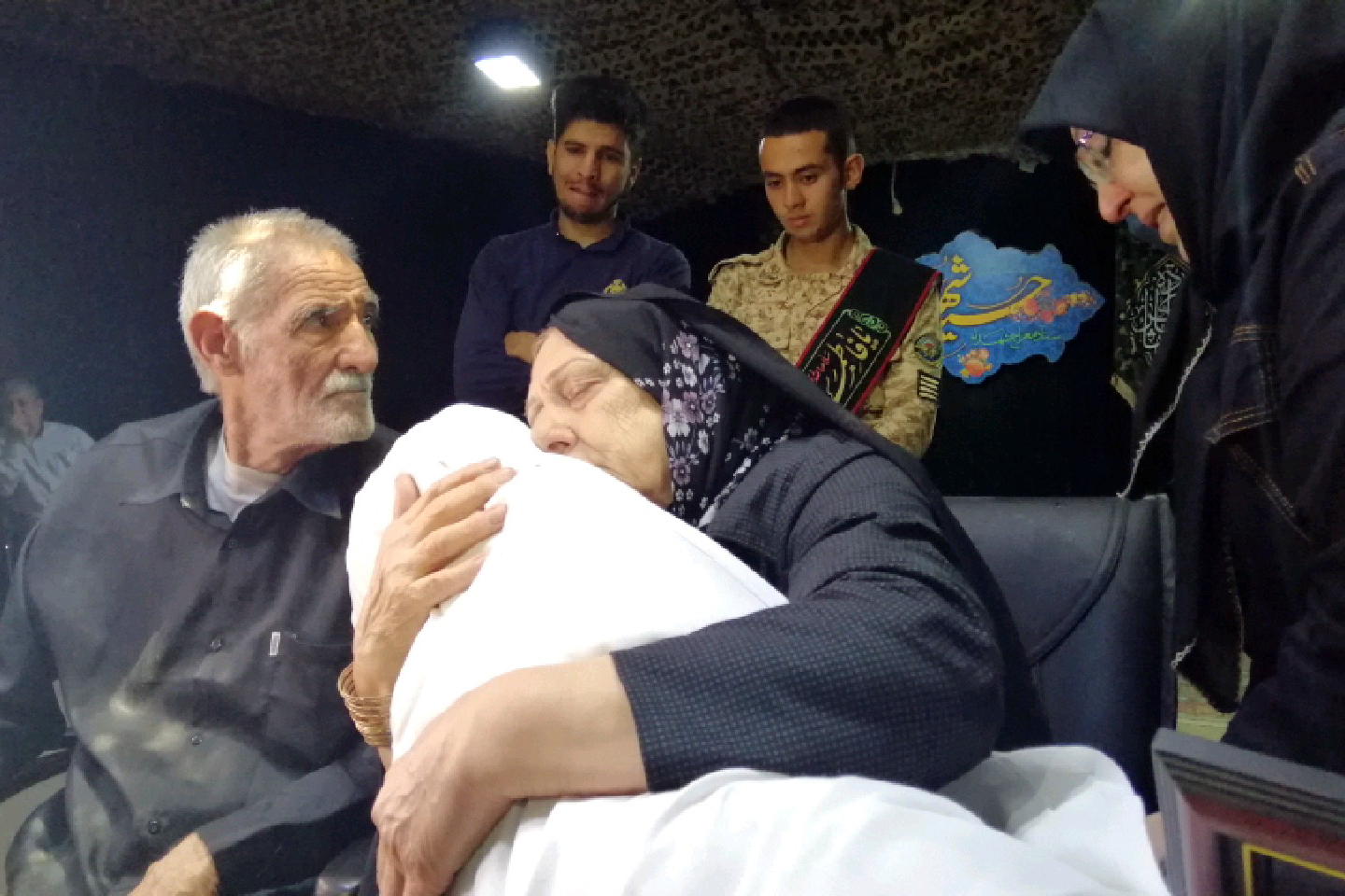 پایان فراق ۳۱ ساله خانواده پیرهادی در معراج شهدا+ فیلم و عکس