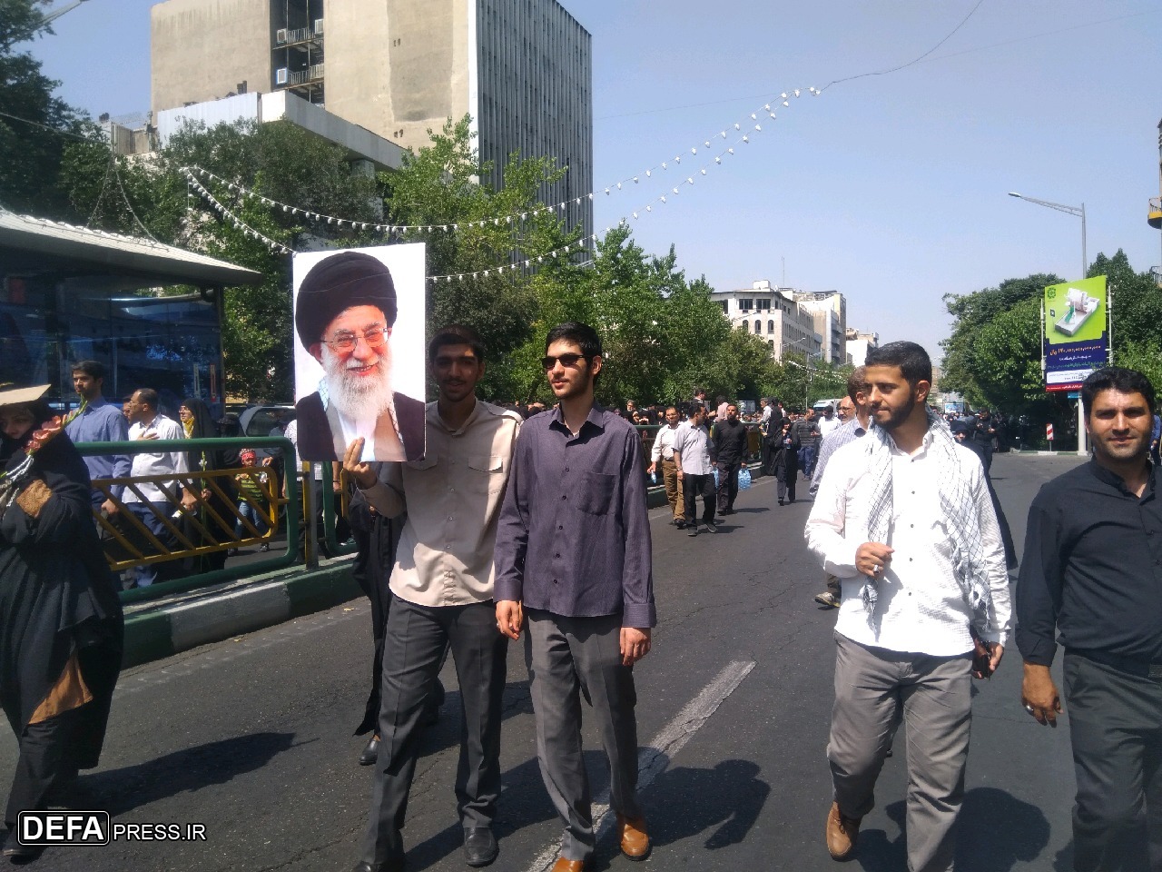 تشییع «یاران صادق» در تهران/ مردمی که صادقانه پای آرمان‌های انقلاب اسلامی ایستاده‌اند