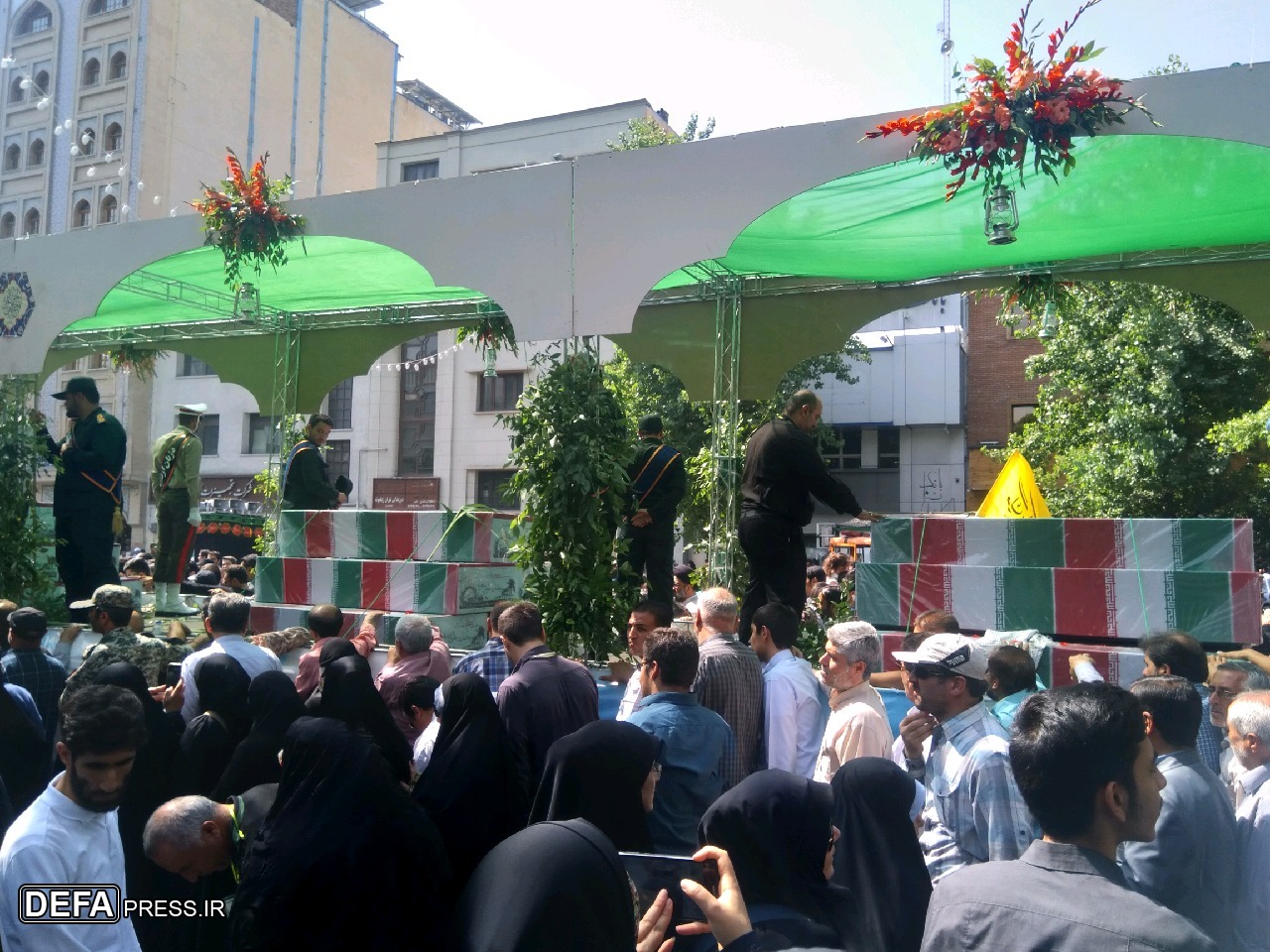 تشییع «یاران صادق» در تهران/ مردمی که صادقانه پای آرمان‌های انقلاب اسلامی ایستاده‌اند