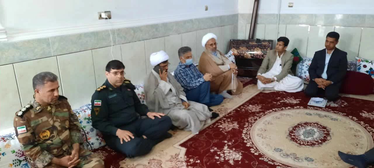 دیدار امام جمعه و جمعی از مسئولان ادارات ایرانشهر با جانبازان