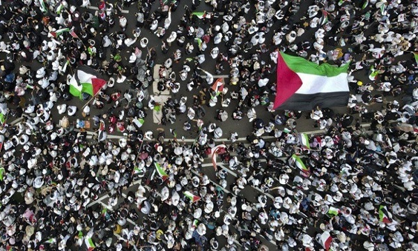 تظاهرات مقابل سفارت آمریکا در جاکارتا در حمایت از فلسطین
