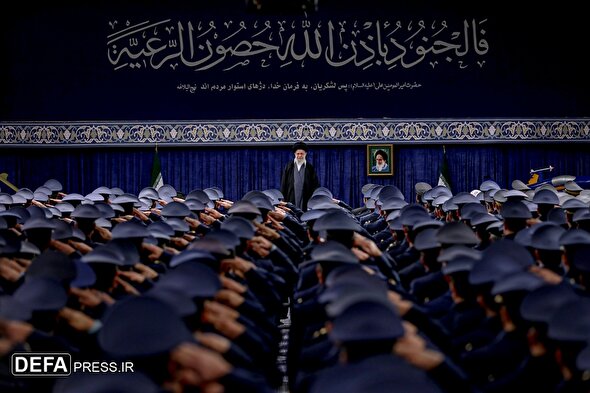 تصاویر/ دیدار جمعی از فرماندهان نیروی هوایی ارتش با رهبر معظم انقلاب اسلامی