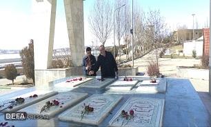 تصاویر/ مراسم غبارروبی گلزار شهدای اردبیل به مناسبت دهه فجر