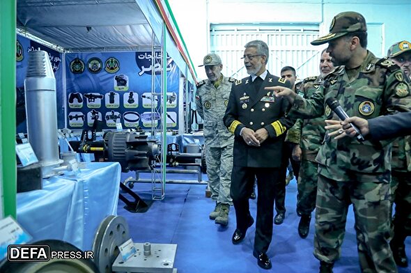 تصاویر/ بازدید امیر دریادار سیاری از نمایشگاه جهاد علمی نیروی زمینی ارتش
