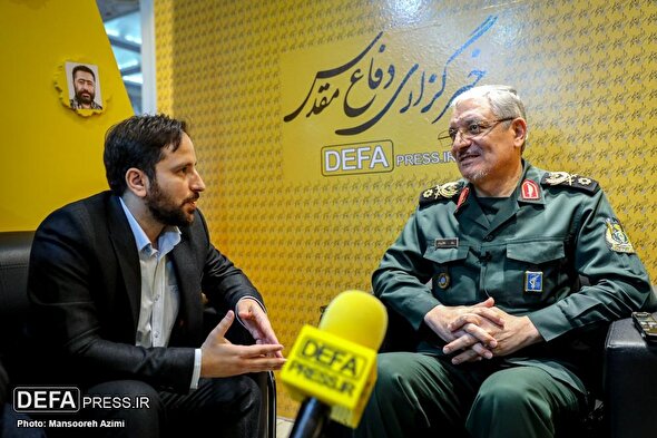 تصاویر/ مهمانان خبرگزاری دفاع مقدس در چهارمین روز از نمایشگاه رسانه‌های ایران