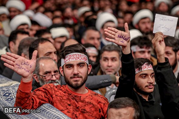 تصاویر/  دیدار جمعی از رأی‌اولی‌ها و خانواده‌های معظم شهدا با رهبر معظم انقلاب اسلامی