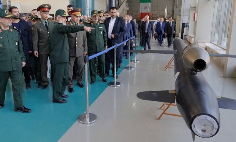 بازدید وزیر دفاع روسیه از نمایشگاه دائمی دستاورد‌های هوافضای سپاه