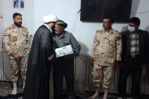 دیدار فرمانده گروهان مرزی سنگر با خانواده شهید «اصغری»+ تصاویر