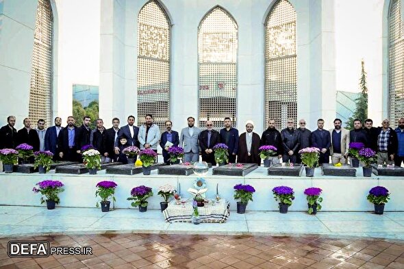 تصاویر/ مراسم تحویل سال نو در کنار یادمان شهدای موزه ملی انقلاب اسلامی و دفاع مقدس