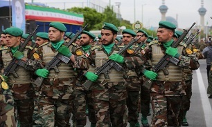تصاویر / رژه گرامیداشت روز ارتش در اصفهان