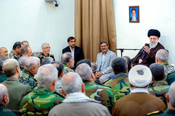 تصاویر/ دیدار جمعی از فرماندهان عالی نیرو‌های مسلح با امام خامنه‌ای
